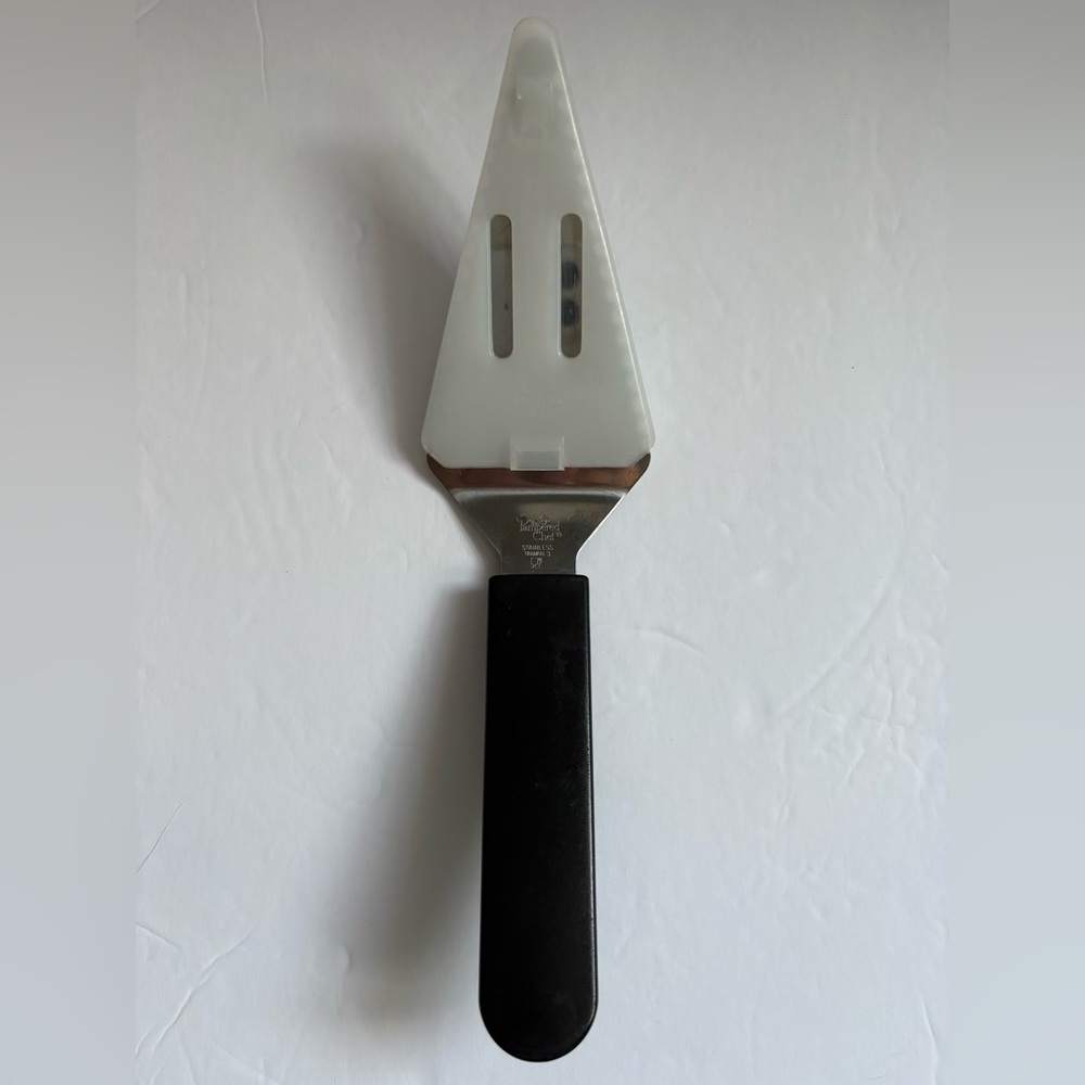 The Pampered Chef Slice ‘N Serve with Cover